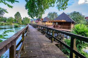 House on piles, Una river 'Apartman Una'